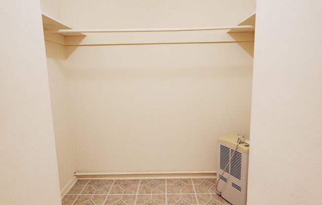 1 bed, 1 bath, 454 sqft, $1,275, Unit M-14