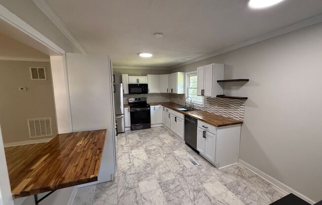 Nice Ranch Home just 2 miles from Downtown Dallas NC