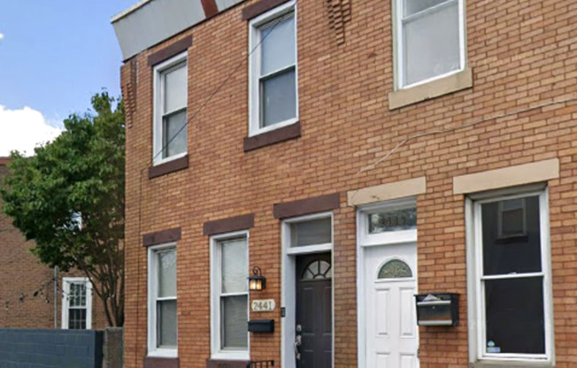 Gorgeous 2-Bedroom Townhome in the Heart of Olde Richmond! Available NOW!