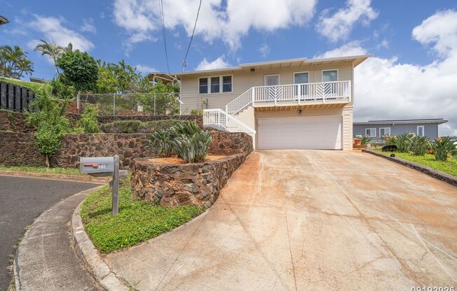 4 Bed + Den 3 Bath Multi-Family Home in Pearl City