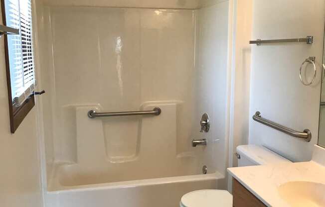 bright bathrooms in oakshire village at centennial park