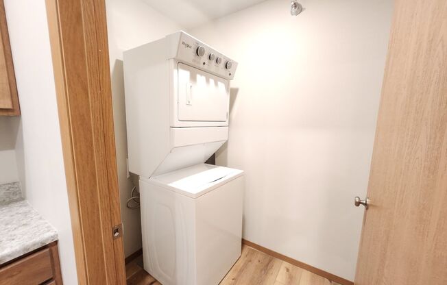 2 beds, 1 bath, 1,006 sqft, $1,230, Unit 3520 304