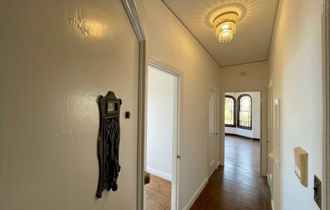 225 Lincoln Way (1022r)