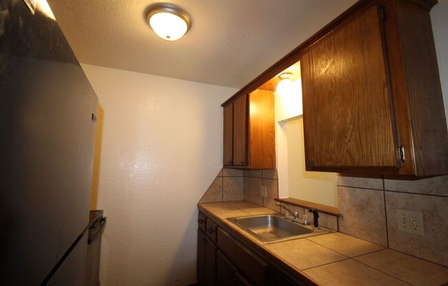 2 beds, 1 bath, 850 sqft, $850, Unit 11B