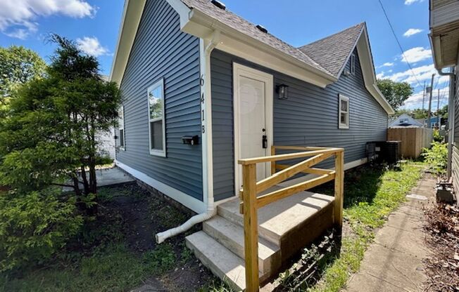 Charming 1 Bedroom, 1 Bathroom Duplex- Fully Remodeled!!