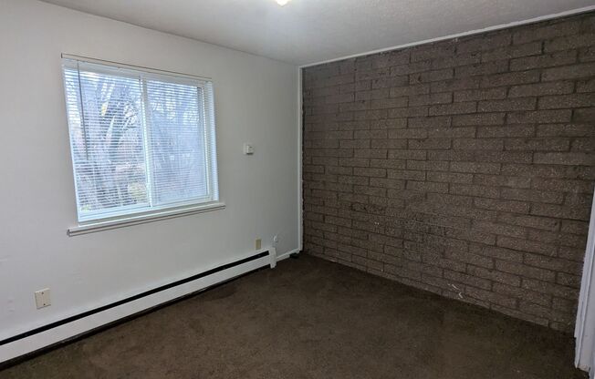 2 beds, 1 bath, $800, Unit Unit G