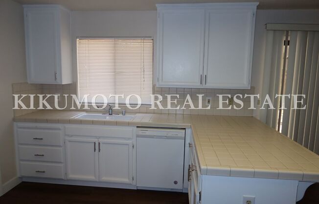 3 Bedrooms, 2 1/2 Baths Half-plex in the Pocket area