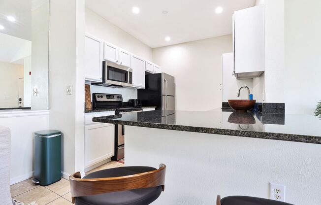 3 beds, 2 baths, $2,150, Unit Apt 711