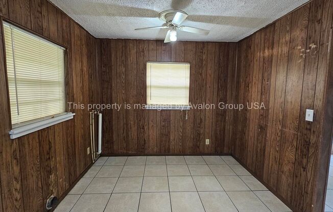 2 beds, 1 bath, $990