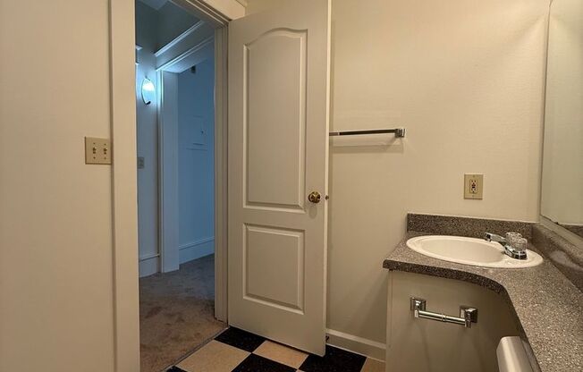 Studio, 1 bath, 405 sqft, $1,195, Unit 306