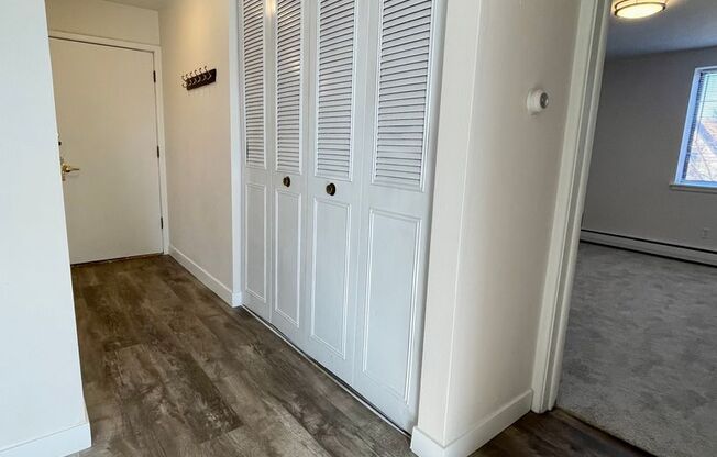2 beds, 1 bath, $1,295, Unit 302