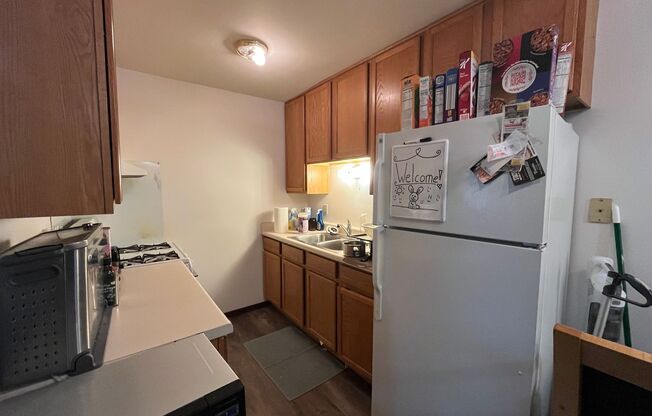 1 bed, 1 bath, $975, Unit 27
