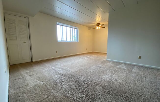 2 beds, 1 bath, $1,150, Unit B-23