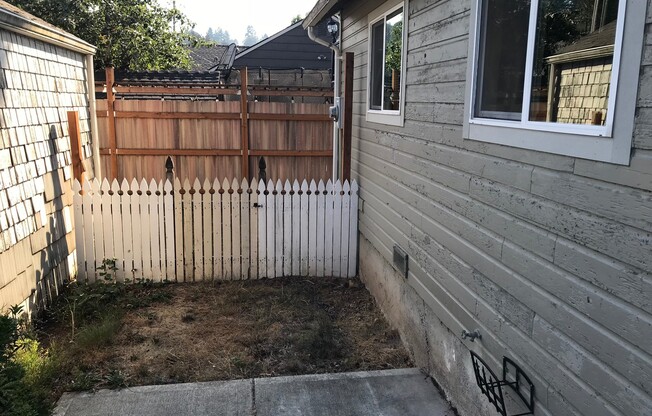 2x2 with Loft! Walk to Harney Elementary! Easy Freeway Access!