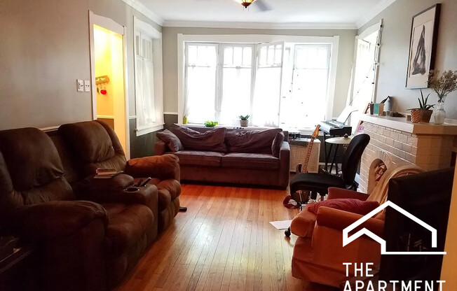 2427 W WARNER AVE