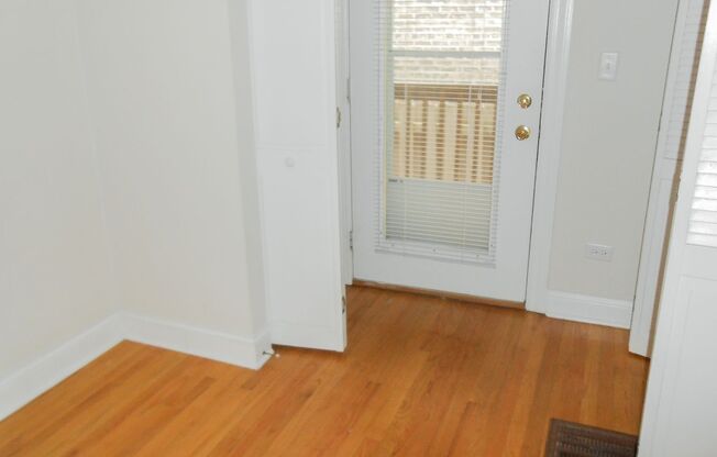 2 beds, 1 bath, 825 sqft, $2,895, Unit 3856-1