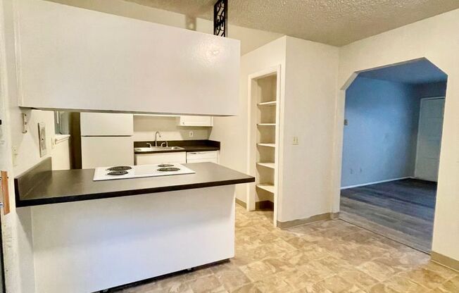 3 beds, 1 bath, $1,795, Unit 6348