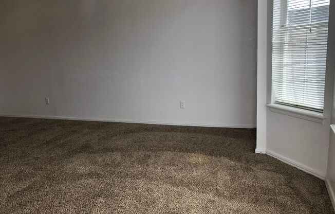 2 beds, 1 bath, 850 sqft, $929