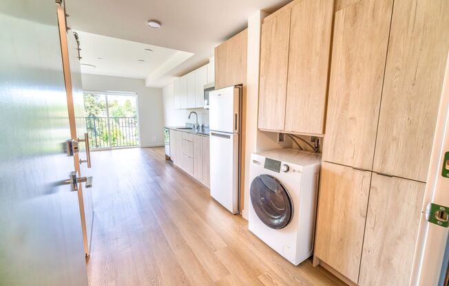 Studio, 1 bath, 263 sqft, $1,387, Unit 414