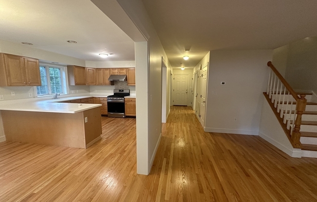 3 beds, 2.5 baths, 1,778 sqft, $4,000, Unit 18