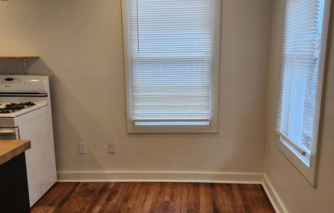 1 bed, 1 bath, 540 sqft, $700, Unit 617 NW 25th St Apt A Downstairs