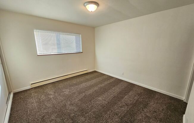 1 bed, 1 bath, 432 sqft, $975, Unit 615 S. Alder #15