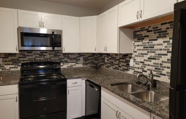 2 beds, 2 baths, 1,015 sqft, $1,292, Unit 016102