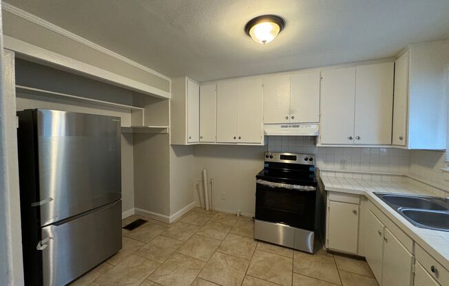 2 beds, 1 bath, $875