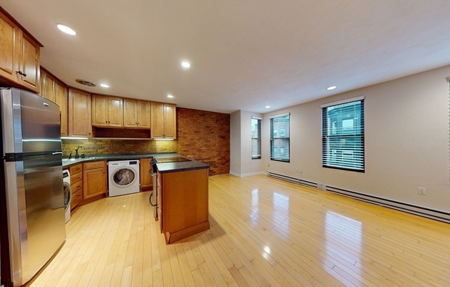 8 BATTERY ST