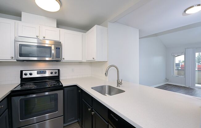 2 beds, 2 baths, 865 sqft, $2,350, Unit 2-204