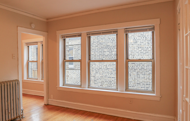 1365 W GREENLEAF