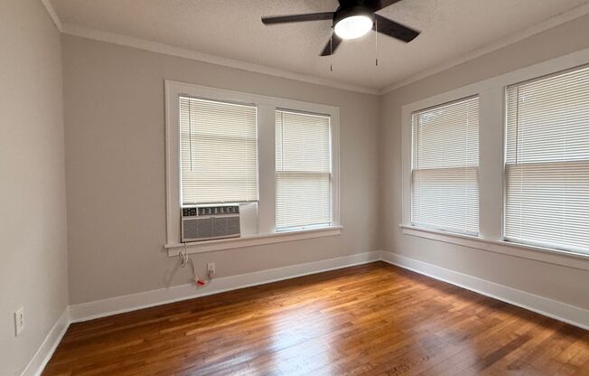 2 beds, 1 bath, $1,275, Unit B3607