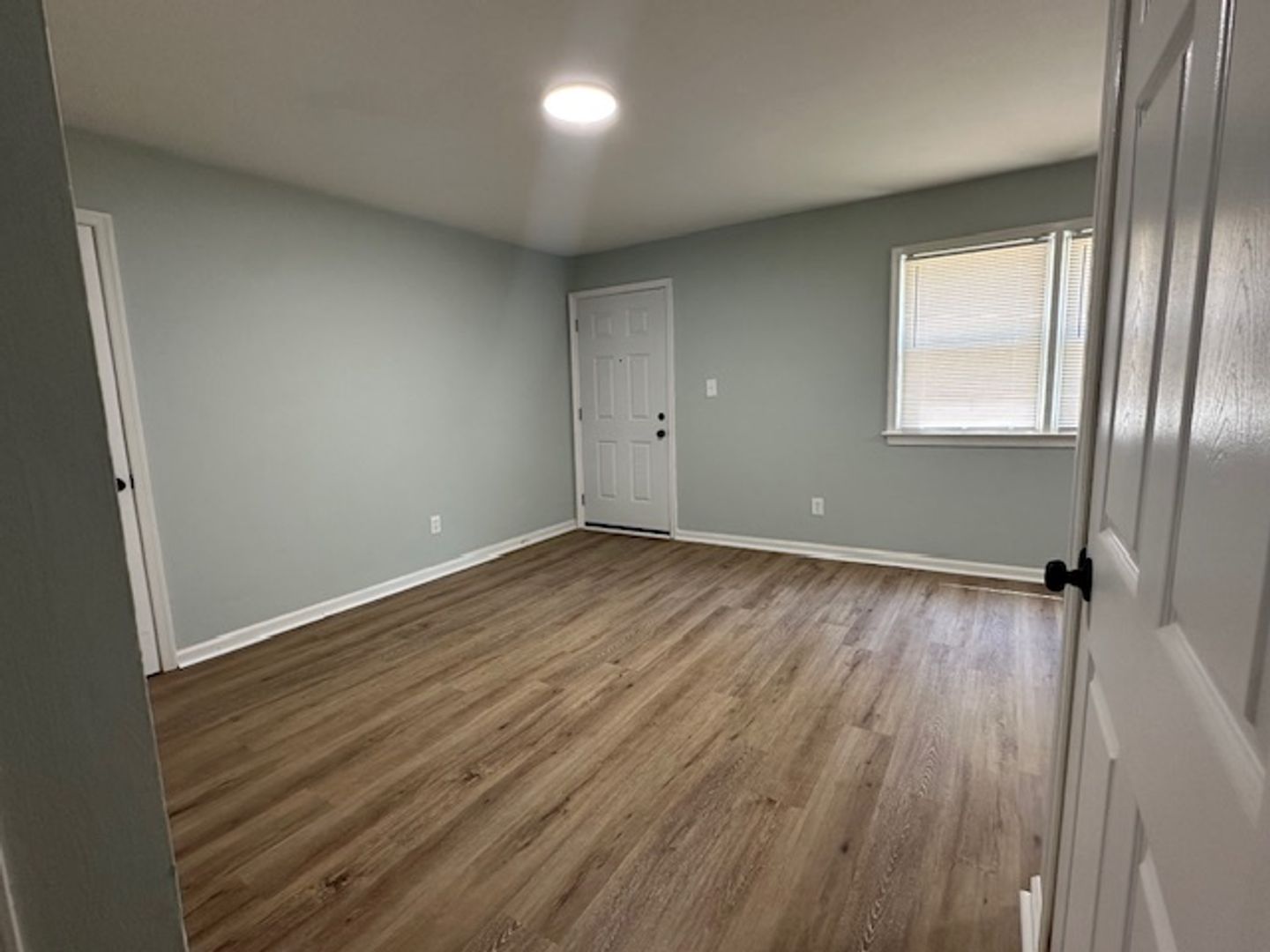 2 beds, 1 bath, 800 sqft, $1,175, Unit E1