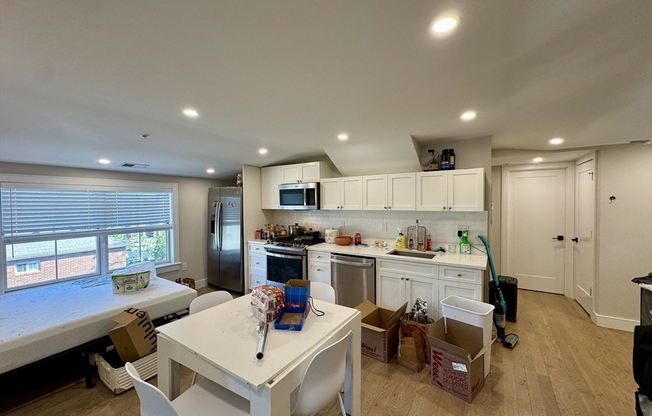 13 GREYLOCK RD