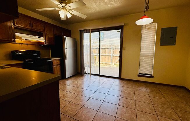 2 beds, 1.5 baths, $895, Unit # 30