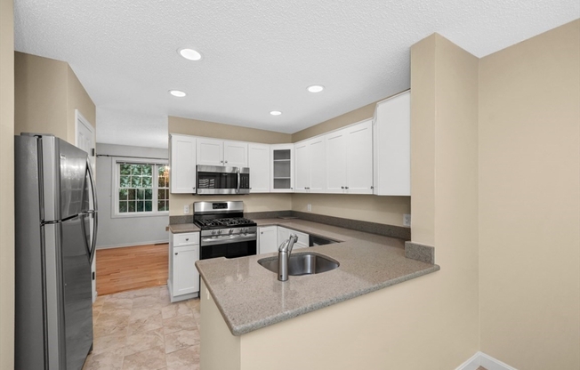 4 KNOLLWOOD CT
