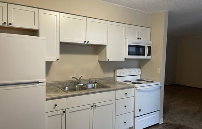 2 beds, 1 bath, 900 sqft, $900, Unit Unit 8