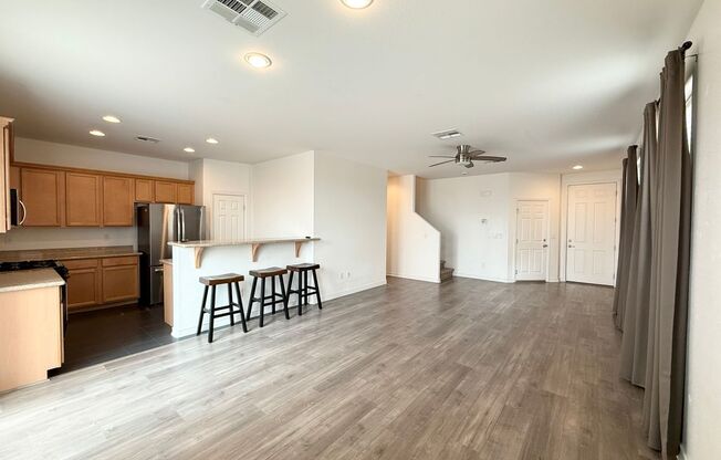 3/BD 2.5/BA Beautiful Home with Loft, Mountain Views & Backyard Oasis