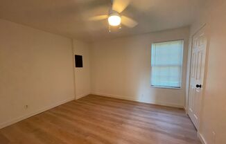 2 beds, 1 bath, $1,100, Unit Unit 4