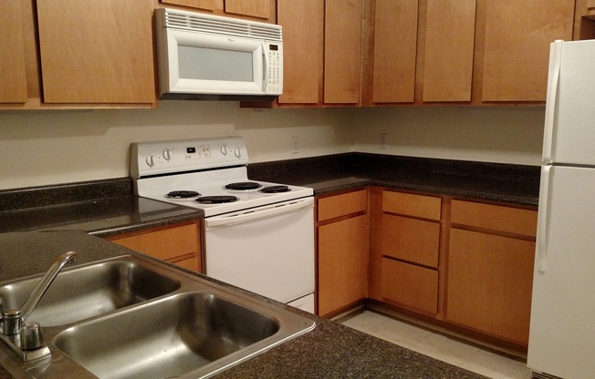 3 beds, 3 baths, $1,325