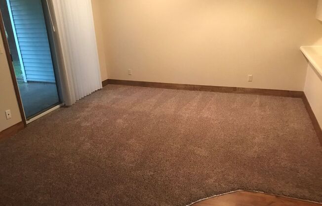 2 beds, 1 bath, $895, Unit #2