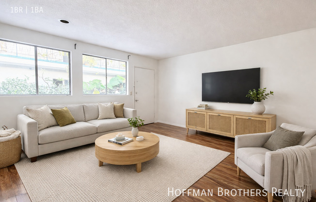 4033 W SUNSET BLVD