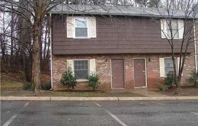 Move-In Ready 2BR/1.5BA End-Unit Townhouse Near Hanes Mall!