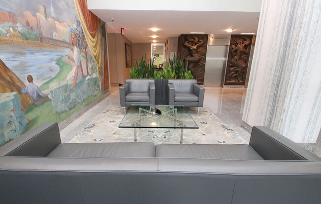 Luxury 1 Bedroom with Balcony, Pool & City Views – Hopkinson House