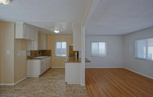 2 beds, 1 bath, $2,600, Unit B