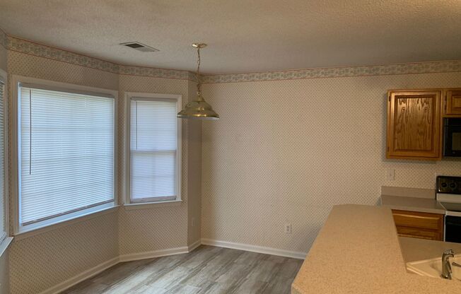Beautiful Home located in the Brynmoor Community!