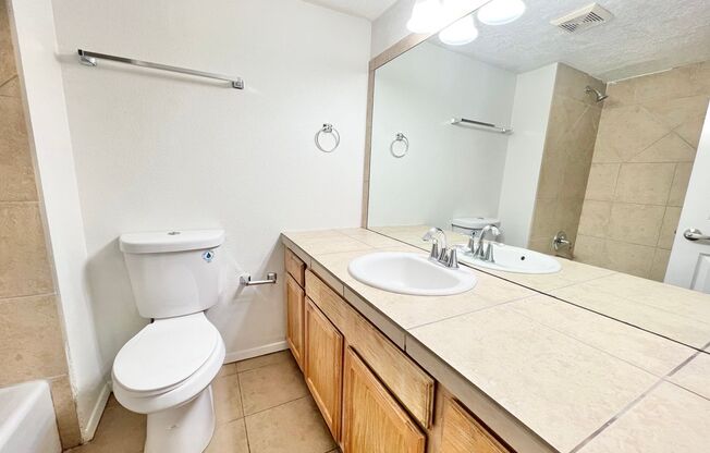 2 beds, 1 bath, 810 sqft, $1,095, Unit 15-C