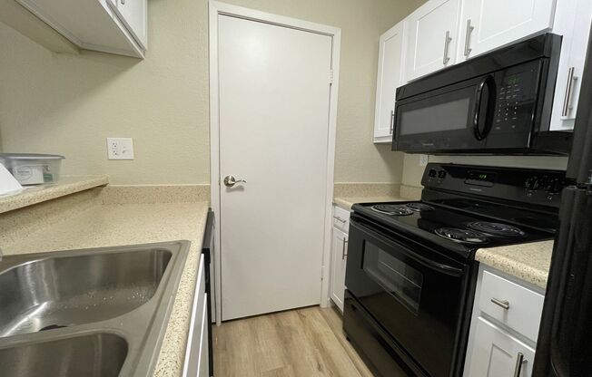 1 bed, 1 bath, 652 sqft, $1,225, Unit #304