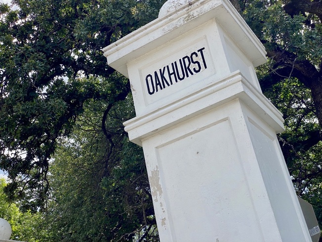 Oakhurst Sign off N Sylvania Ave