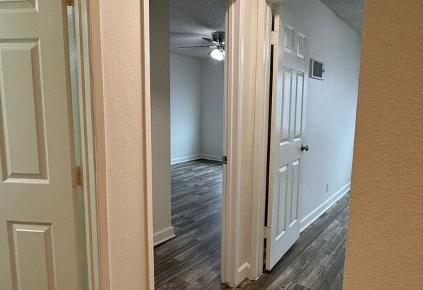 2 beds, 1 bath, 704 sqft, $1,995, Unit 202